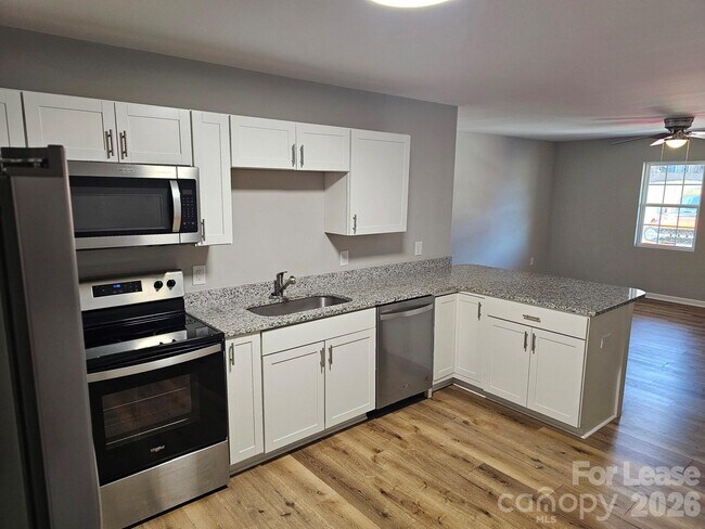 Building Photo - 179 Glen-Gar Dr