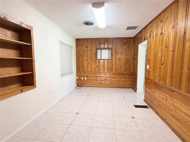 Building Photo - 4701 NE 7th Ave