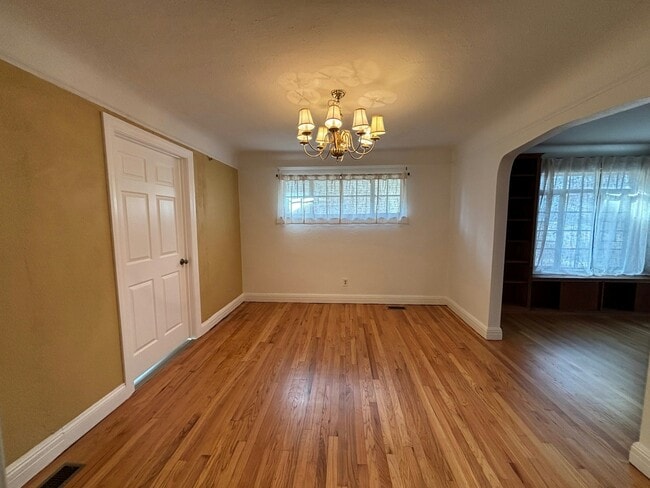 Building Photo - 21440 Lathrup St