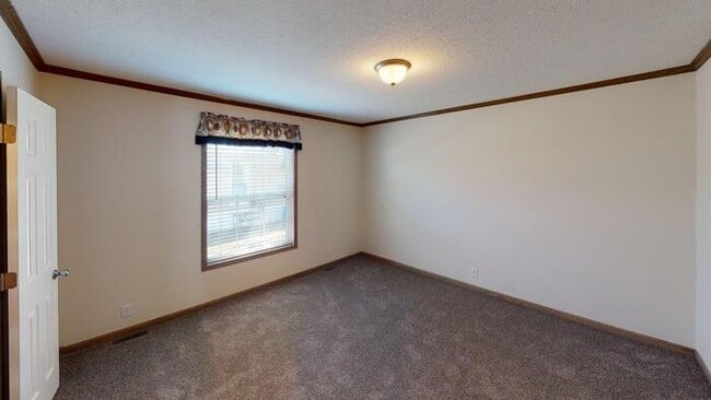 Building Photo - 140 American Ave