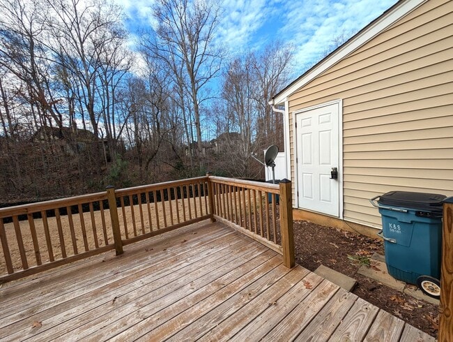 Building Photo - Two story, 3 Bedroom, 2.5 Bath End Unit Townhome located in the Hanover Community in SC!