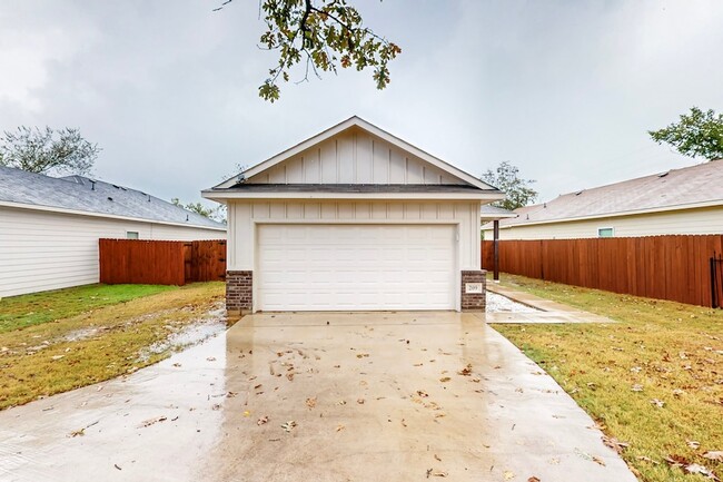 Building Photo - 209 S Baugh St