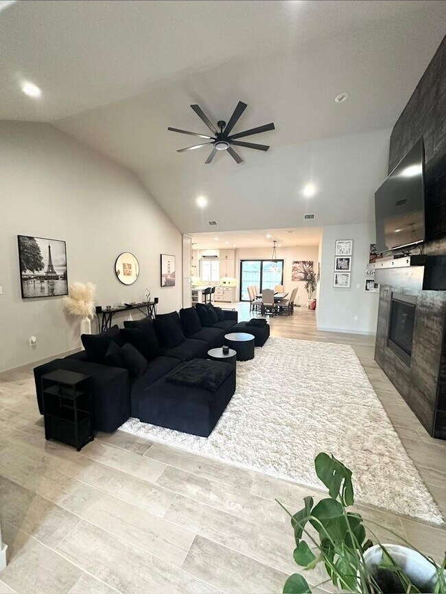 Building Photo - 4 Bedroom 3 Bathroom for Rent