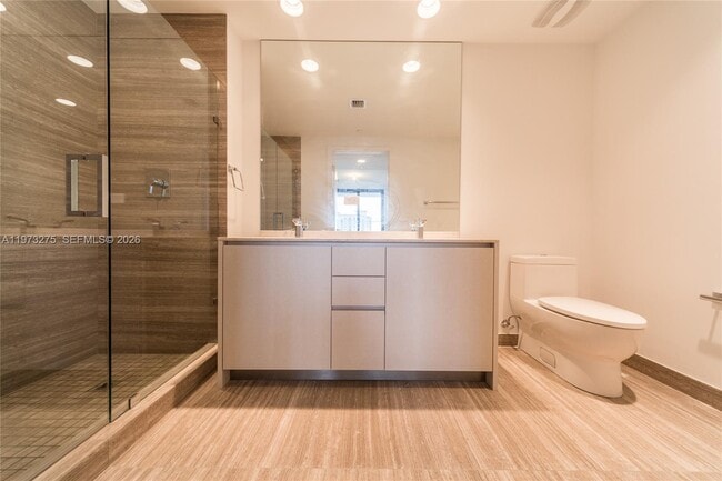 Building Photo - 1010 Brickell Ave