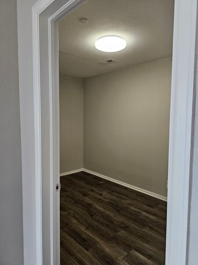 Building Photo - Beautifully Updated Two Bedroom Condo. Second Bedroom can be used as an Office/Flex Space.