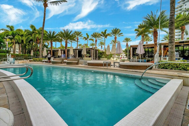 Building Photo - 4401 Collins Ave