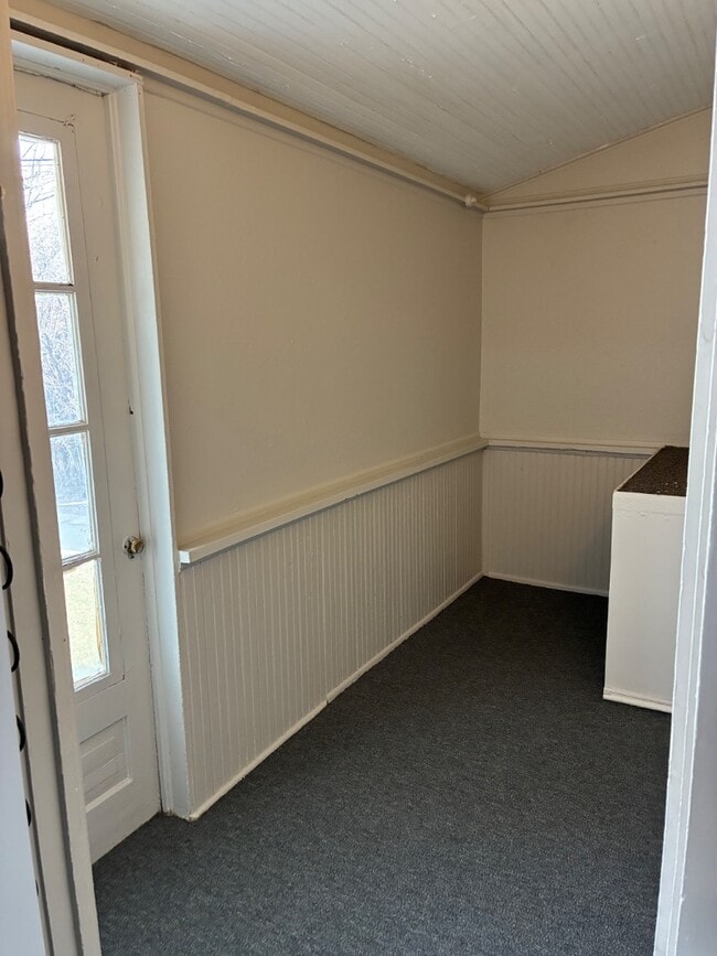 Building Photo - 1311 Hansen Ave