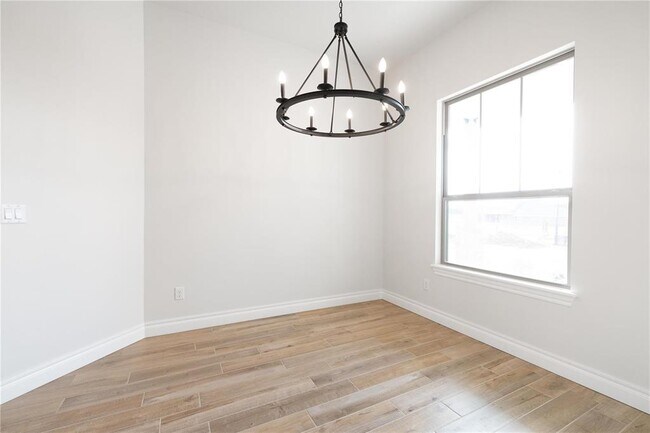 Building Photo - 5716 Lantana Ln