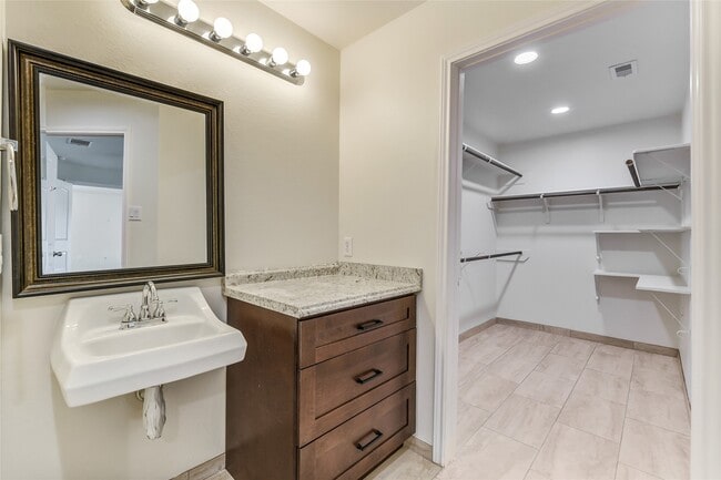 Building Photo - 2023 Louetta Mist Dr