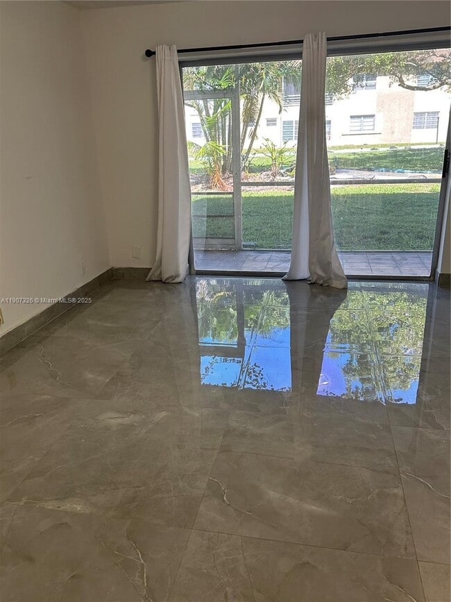 Building Photo - 5140 SW 40th Ave