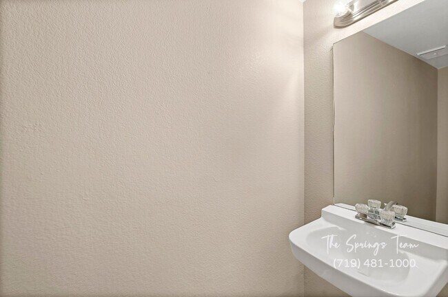 Building Photo - HUNTING MEADOWS 3BD CONDO IN GATED COMMUNITY  - Security Deposit Waiver Available