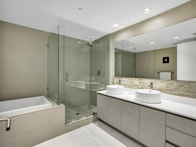 Building Photo - 2602 E Hallandale Beach Blvd