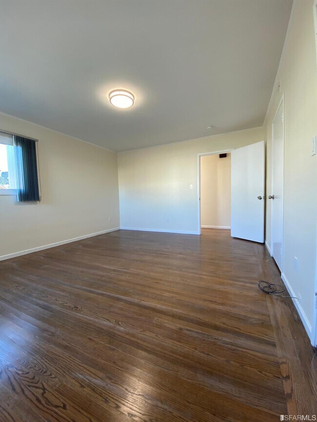 Building Photo - 67 Parkwood Dr
