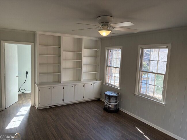 Building Photo - 3992 Maplewood Dr