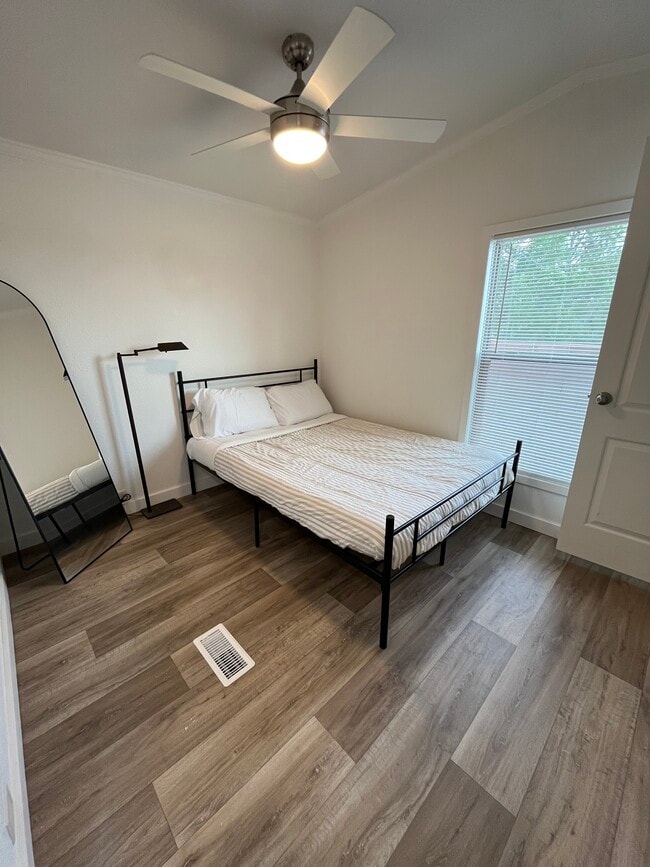 Building Photo - 4313-4312 Condesa Dr NW