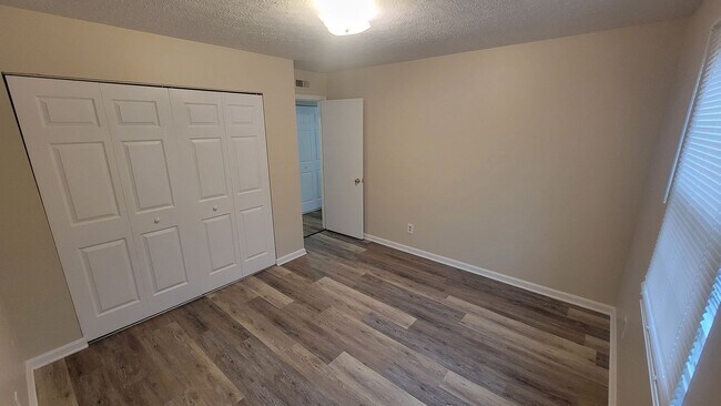 Building Photo - 6300 Jeffrey Dr