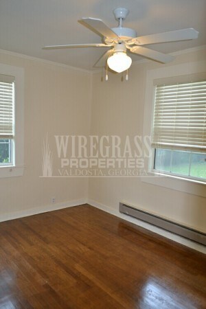 Building Photo - 2 Bedroom single family home