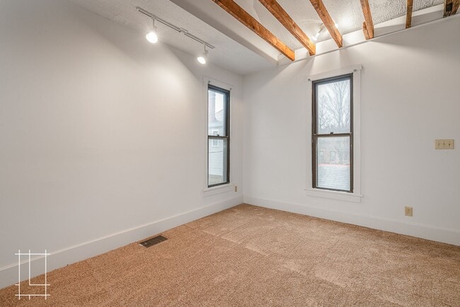 Building Photo - 336 W 1st Ave