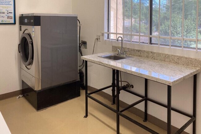 Building Photo - 8055 E Thomas Rd