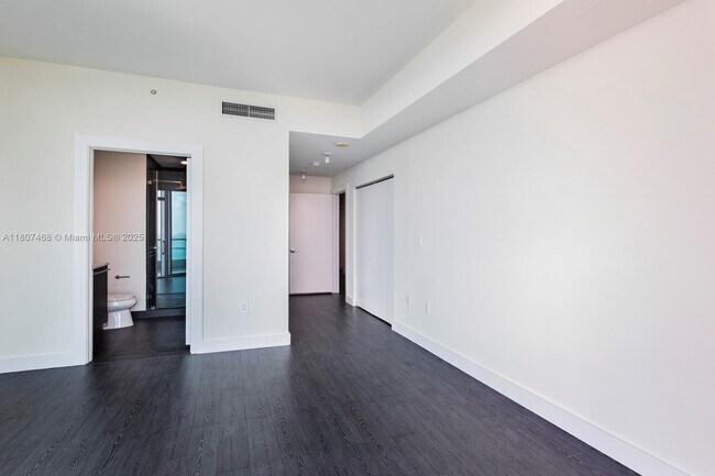 Building Photo - 900 Biscayne Blvd