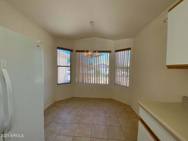 Building Photo - 1461 E La Costa Dr