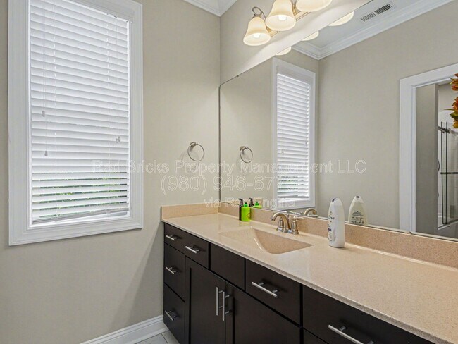 Building Photo - 8742 Whitehawk Hill Rd