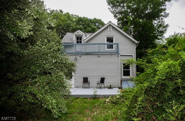 Building Photo - 15 Blakely Ave