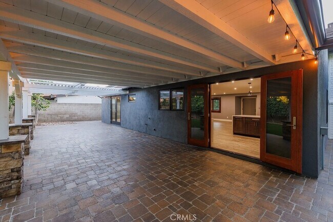 Building Photo - 5672 Rich Hill Way