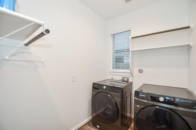 Building Photo - 31207 Birch Mills Dr