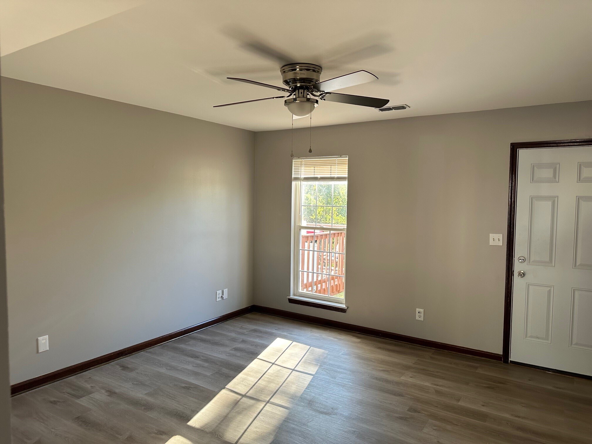 Building Photo - 2056 Tynewood Dr