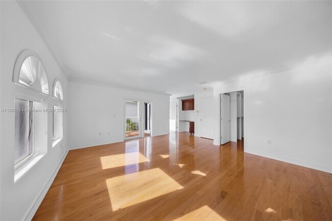 Building Photo - 21025 NE 31st Ave