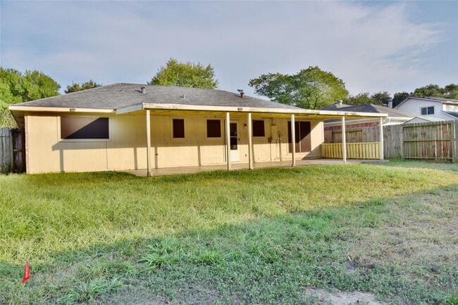 Building Photo - 706 Leicester Ln
