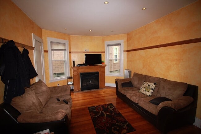 Building Photo - 12 Becket St