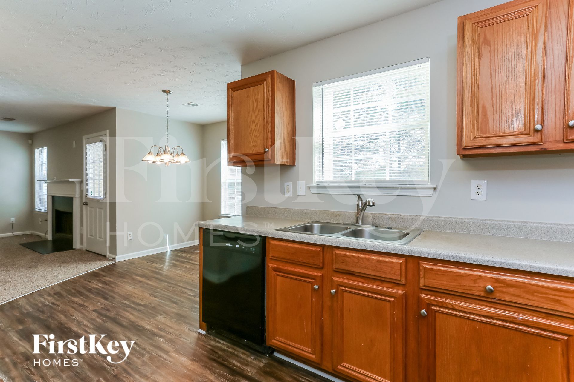 Building Photo - 2692 S Hills