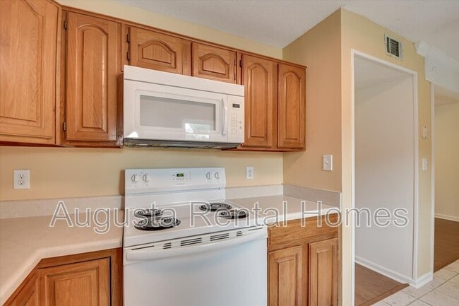 Building Photo - 106 Riverbend Dr