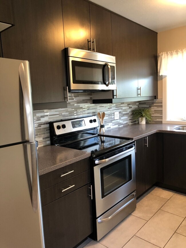 Building Photo - 1607 Plymouth Ave