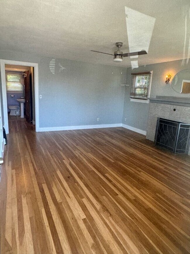 Building Photo - Charming 1920's Home with Large Backyard