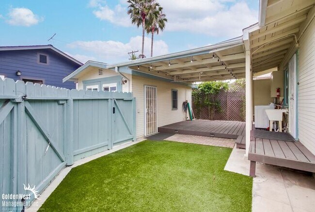 Building Photo - Charming 3Bdm 2Ba Home Located in the Norm...