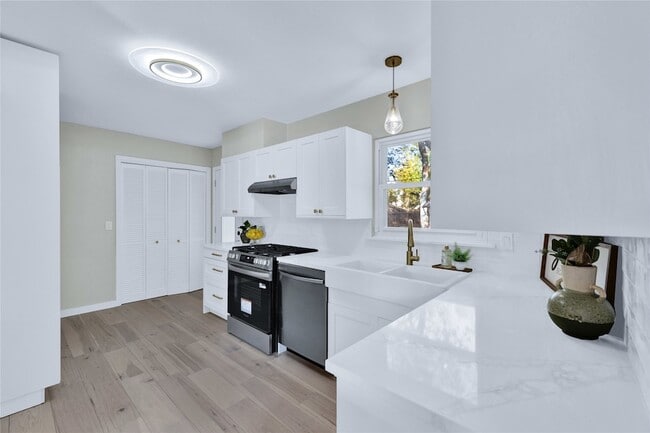 Building Photo - 10506 Sandra Lynn Dr