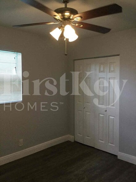 Building Photo - 1571 NW 7th Ave