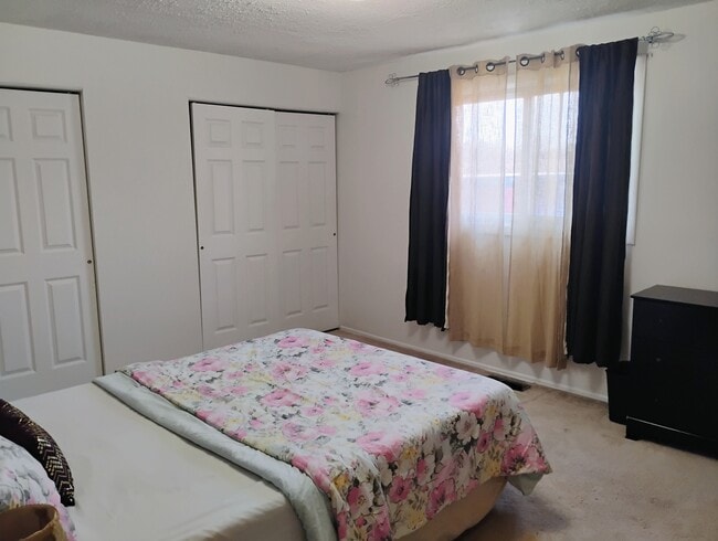 Building Photo - 553 W Park Ave