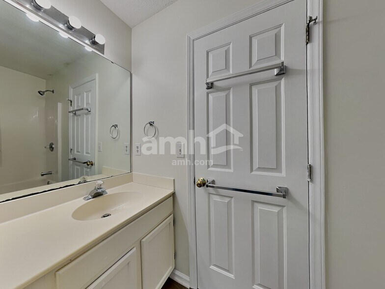 Building Photo - 1954 Waccamaw Path