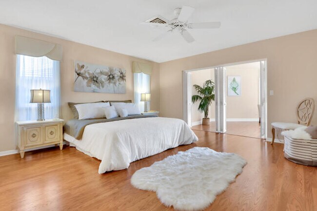 Building Photo - 434 French Royale Cir