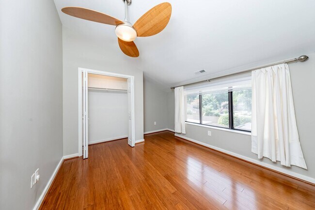 Building Photo - 110 Harrops Glen