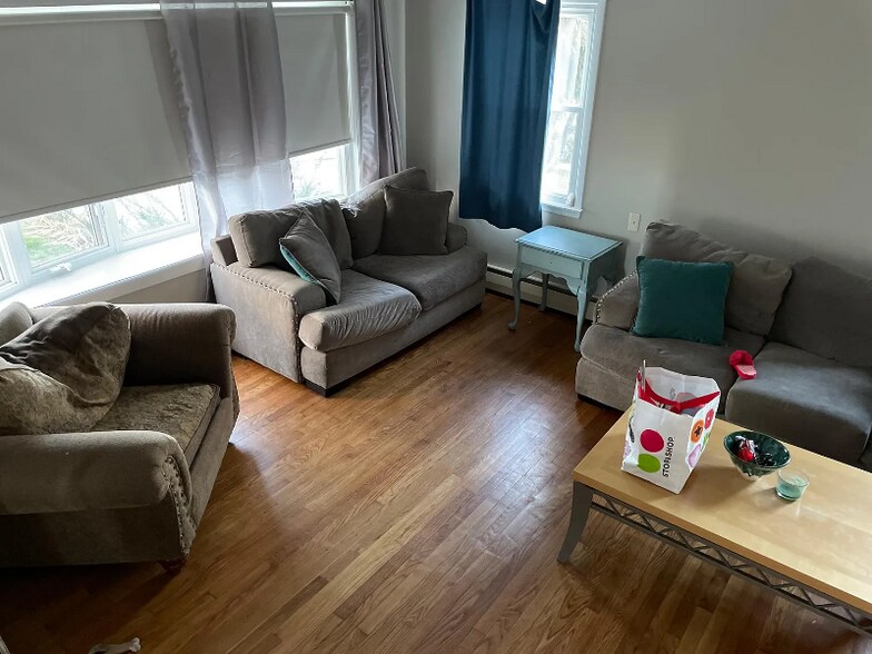 Building Photo - 415 Clark St