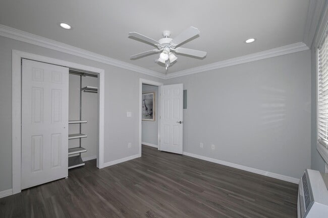 Building Photo - 400 Plad Blvd