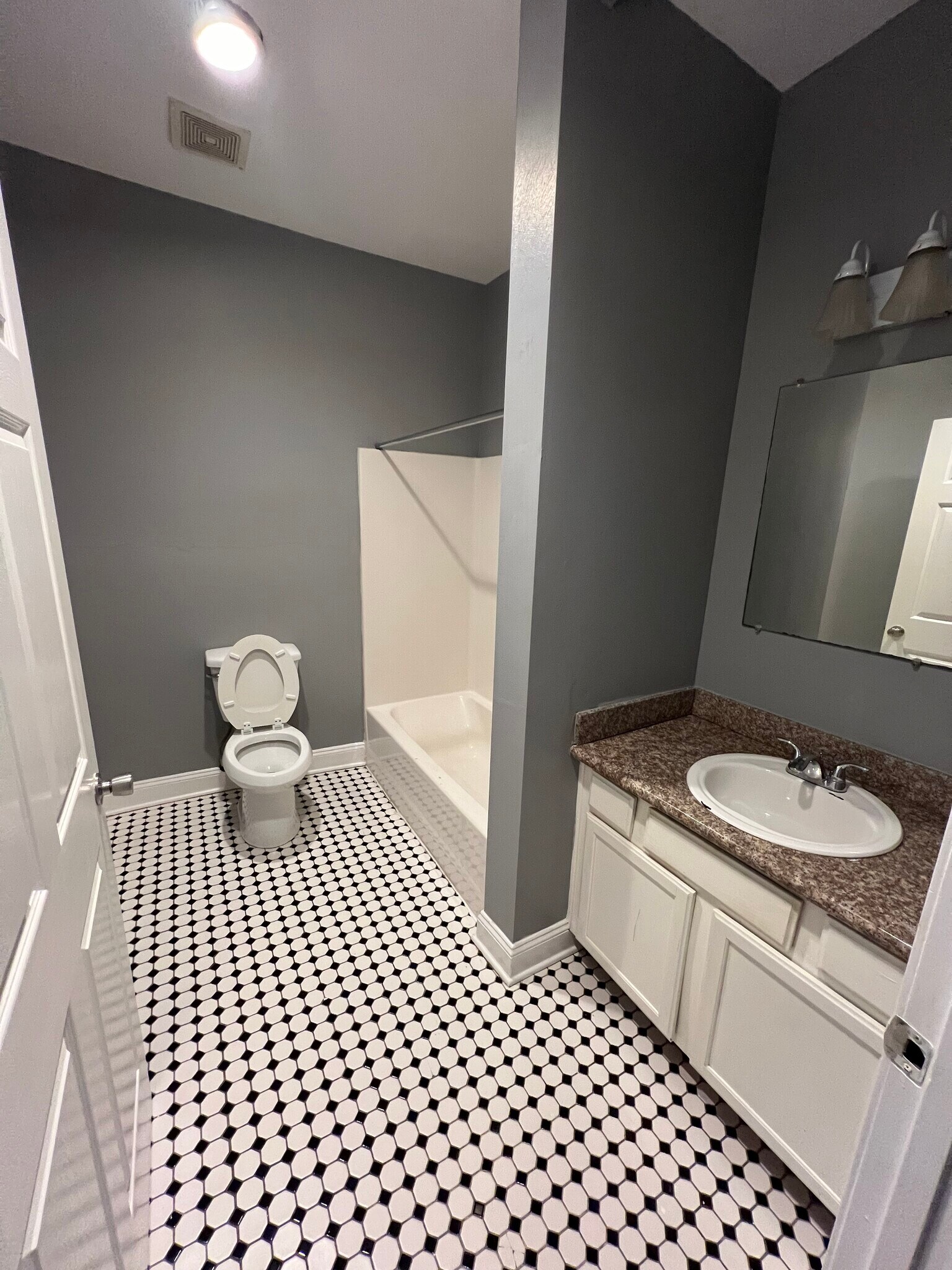 Building Photo - 2165 N Tonti St