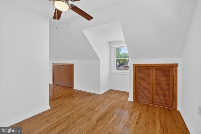 Building Photo - 5831 33rd Ave