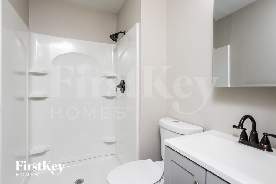 Building Photo - 855 Windemere Ave