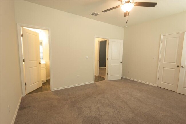 Building Photo - 352 Witchhazel Way